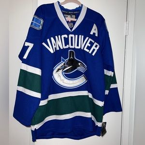 SOLD - 
NWT - Vancouver Canucks Kesler jersey - authentic Reebok